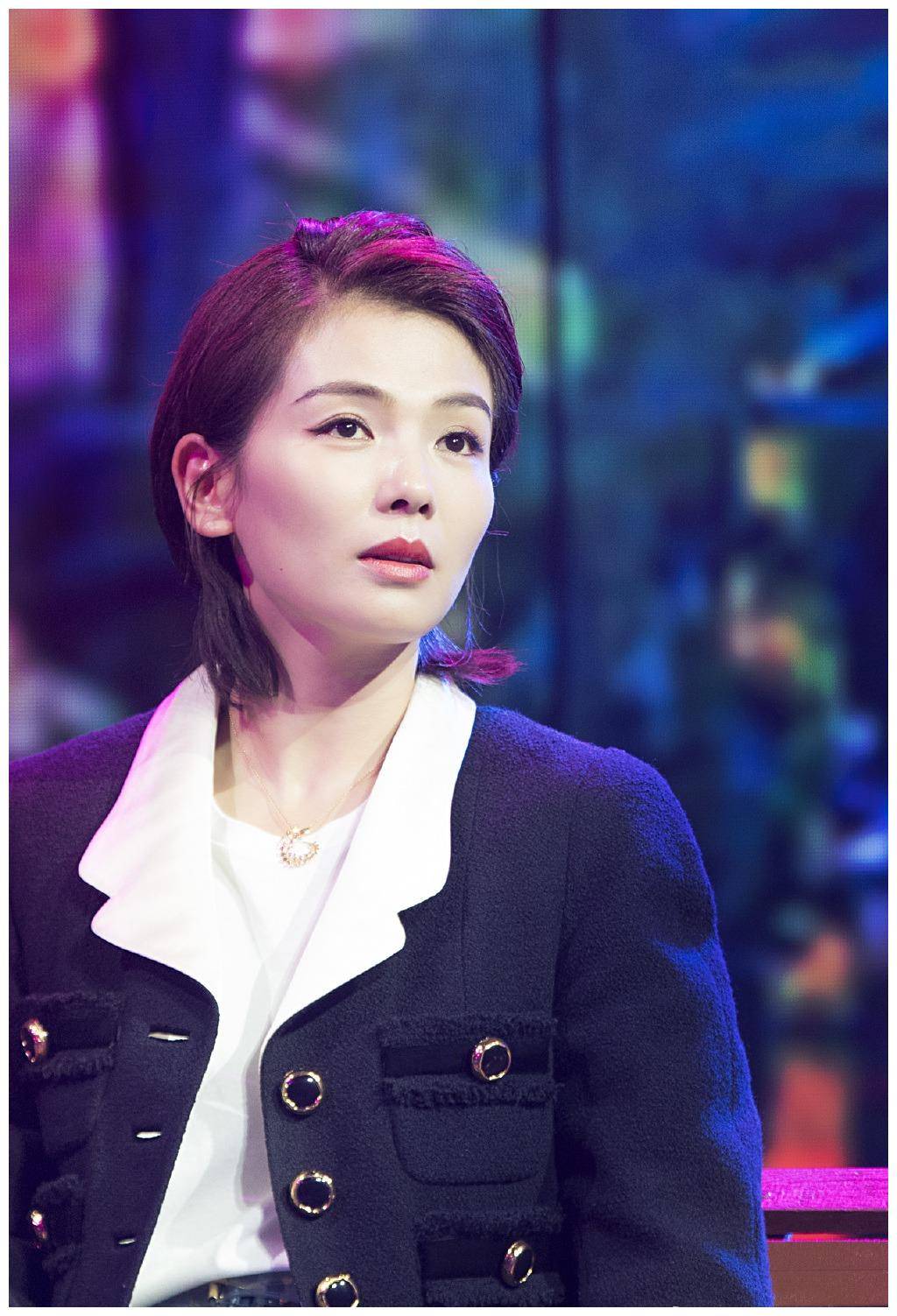 刘涛新剧穿搭造型优雅大气,波波头短发搭配基础穿搭,意外高级感_发型