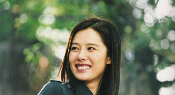 金贤珠在2002年时出演了电视剧《玻璃鞋》时,与男演员苏志燮结缘
