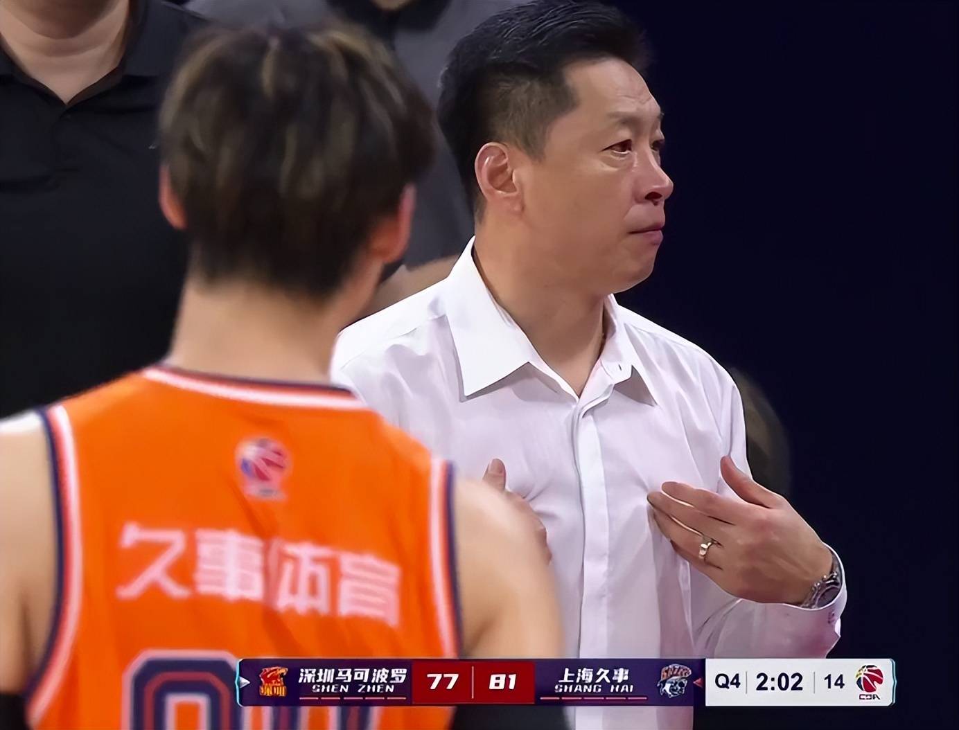 原创cba闫军重大改判生死时刻2名裁判分歧李春江拒绝妥协霸气挑战