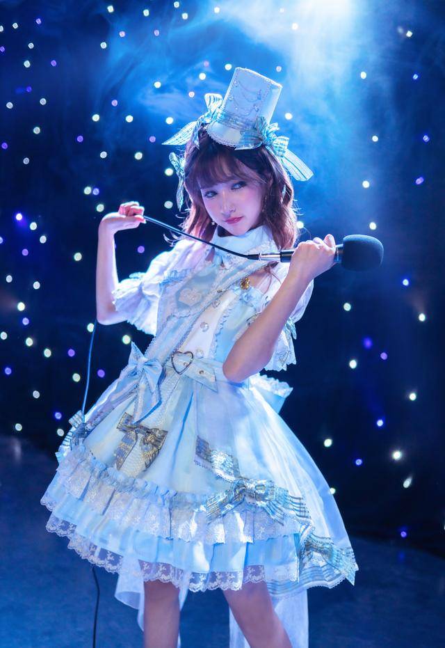 近期火了一种洛丽塔,叫谢安然"姐妹款"打歌服,元气又少女_lo_裙子