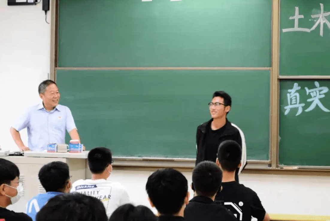 大学美女教师 给男生发 暧昧 信息 聊天记录曝光真相浮出水面 生活 网络 事情