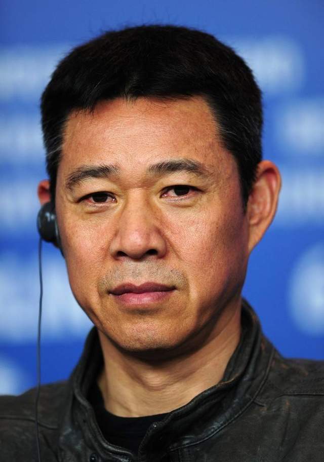 张丰毅太尴尬了!除了演戏,还被各种传言缠身,首度辟谣态度严谨