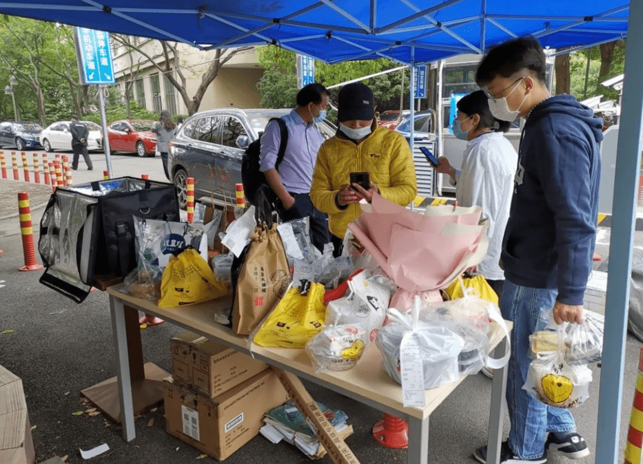 熊貓師傅配送機器人代替外賣小哥上樓送餐_寫字樓_時間_電梯