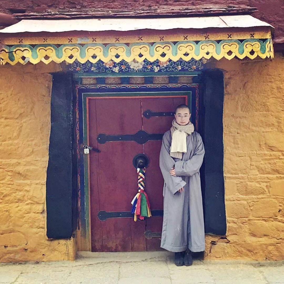 2009年,80后女大学生马滢,不顾反对剃度出家,现在她还俗了吗?