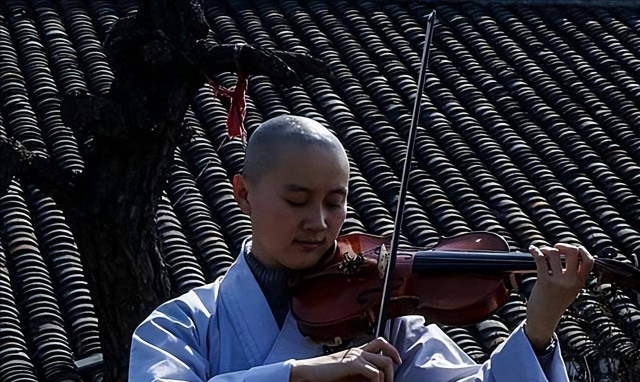 原创河南才女跑去剃度出家14年后33岁的她仍要留在大山不愿还俗