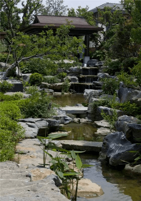 曲径通幽处中式园林的回廊曲径