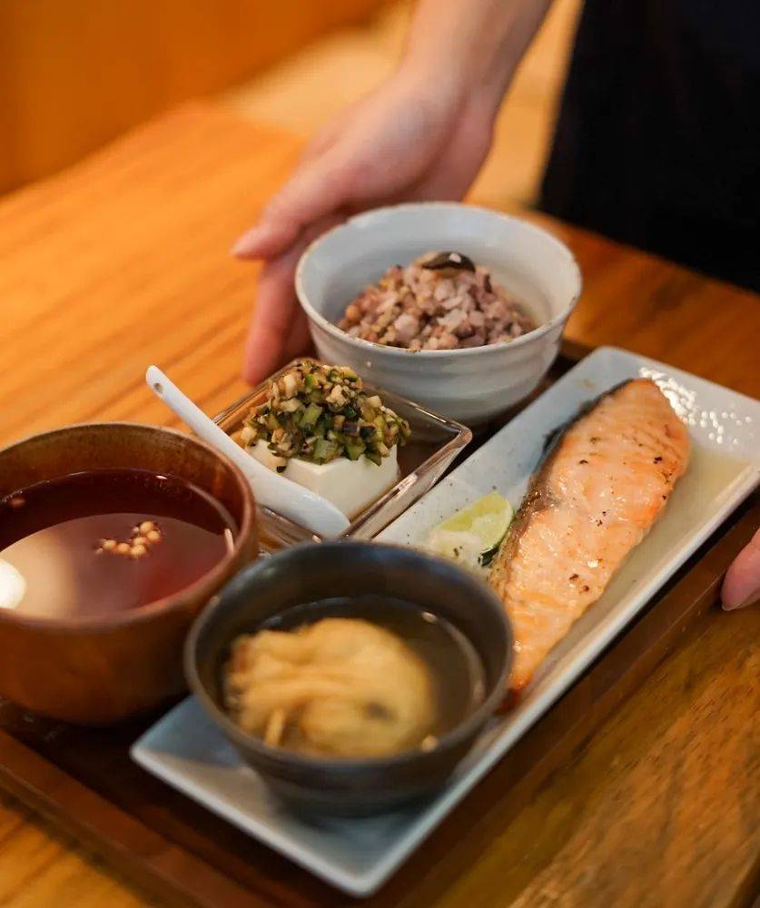私藏的日式家庭料理小店!排队也要吃~_日本_阳小日_wabi