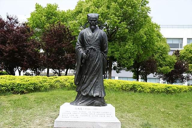 原创
蔡京是北宋奸臣,但他弟弟却是个贤臣,而且蔡家还出了一个大诗人