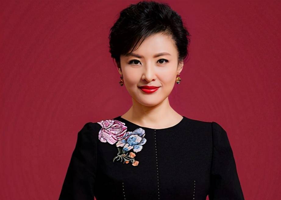 原创52岁周涛近照曝出一袭蕾丝裙尽显曼妙身材网友直呼像25岁