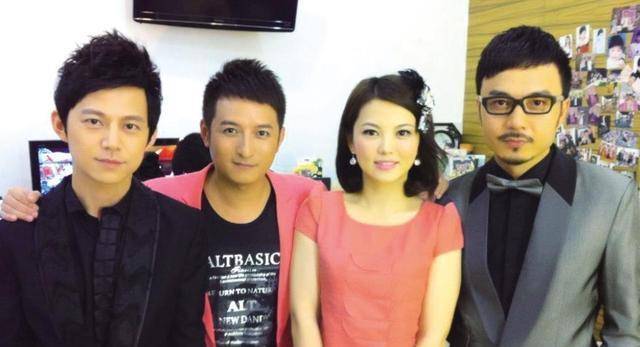 51岁"湖南一姐"近照,曾是汪涵的伯乐,今淡妆出镜美貌不减当年_仇晓