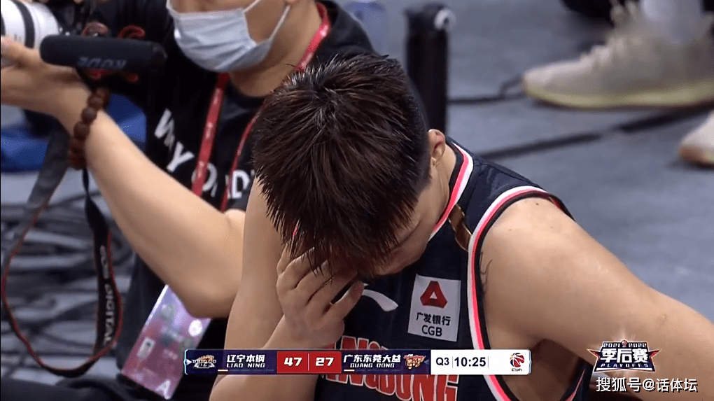 张镇麟15分,弗格13分6个篮板,郭艾伦11分4个篮板5次助攻,丛明晨10分