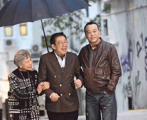 82岁谢贤和86岁胡枫近照对比这差距还真大网友天王都喊他爸