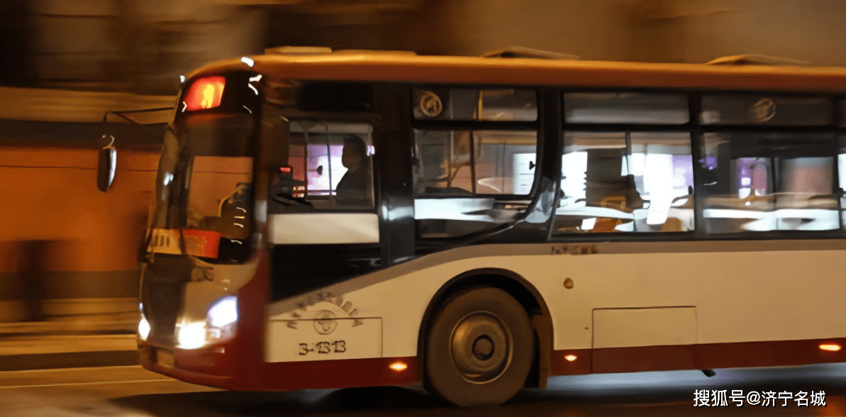 市民投诉公交车突然刹车导致骨折各种推诿拒绝赔偿官方回应