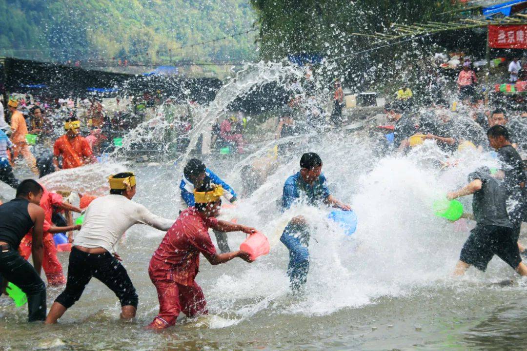 请查收这份来自德宏泼水节的特别邀请函