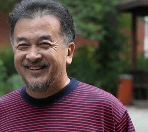 被免职之后,黄宏的开始过起平淡的生活,拥有更多的时间陪伴妻子段小洁