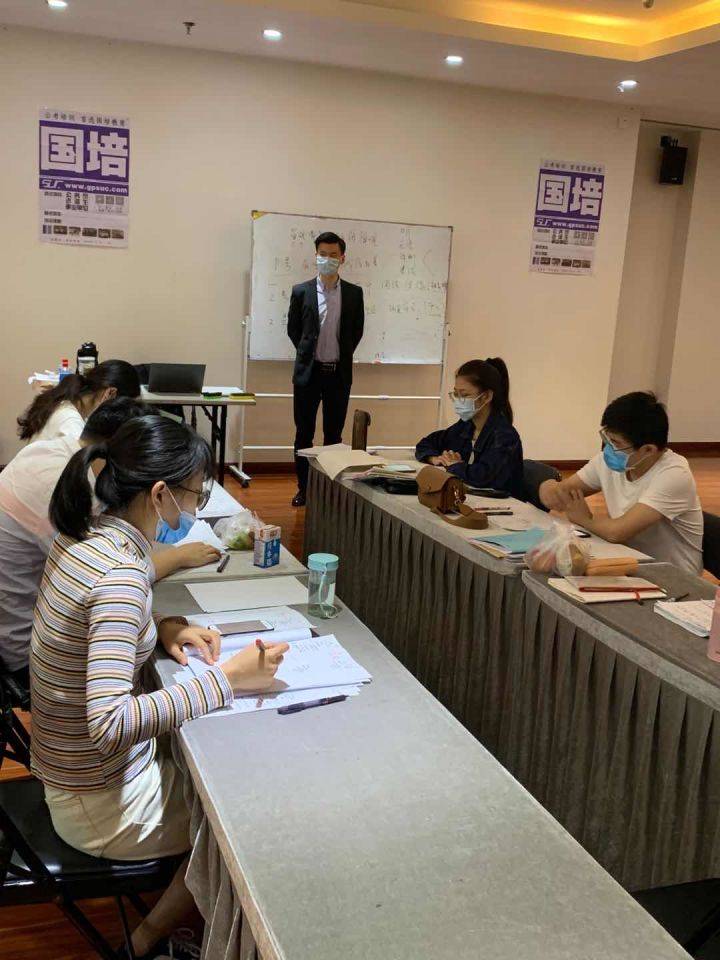 国培教育-2022年黄山公务员面试班:理解劝说失落的同事_工作_领导