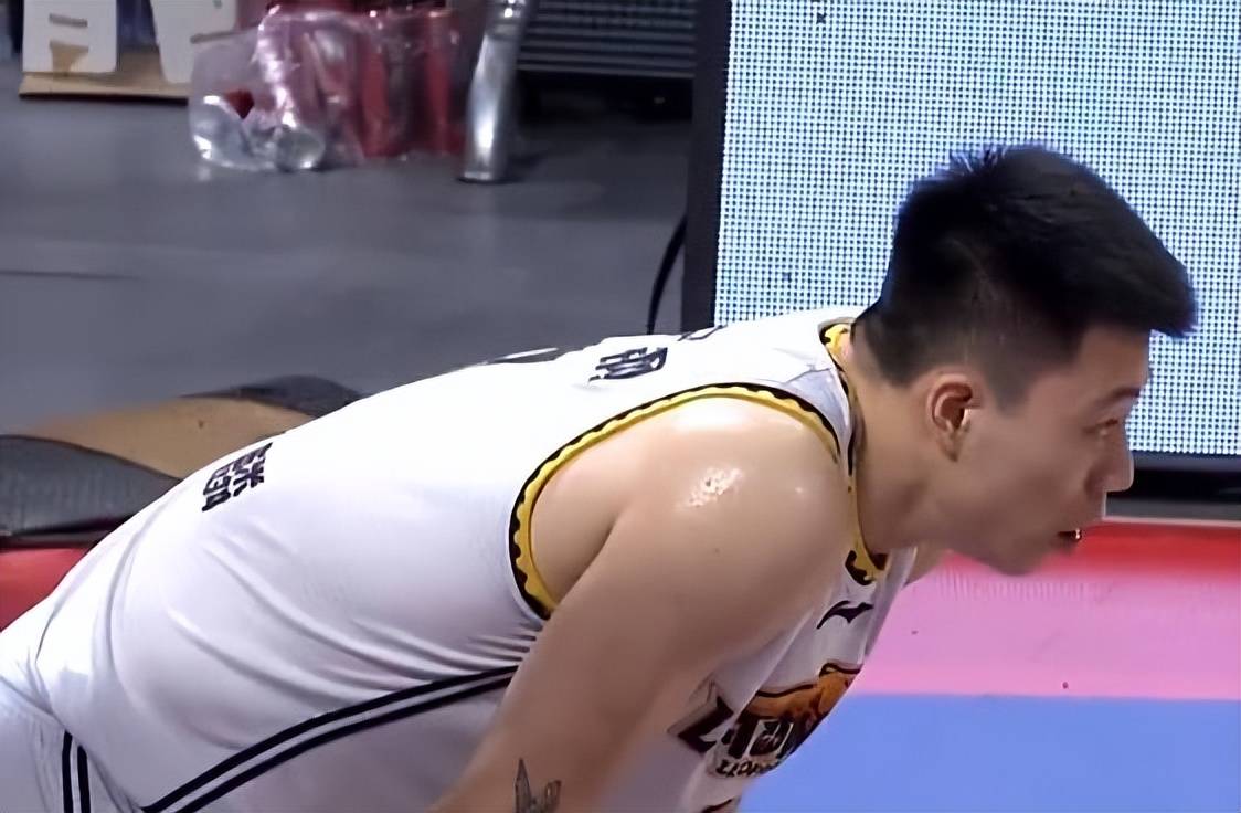 原创广东队末节大崩盘雪上加霜周鹏受伤恭喜辽宁队莫兰德轰1418