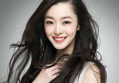 可惜的是在剧中间宋轶饰演的于曼丽就领盒饭了,观众这才知道原来女主