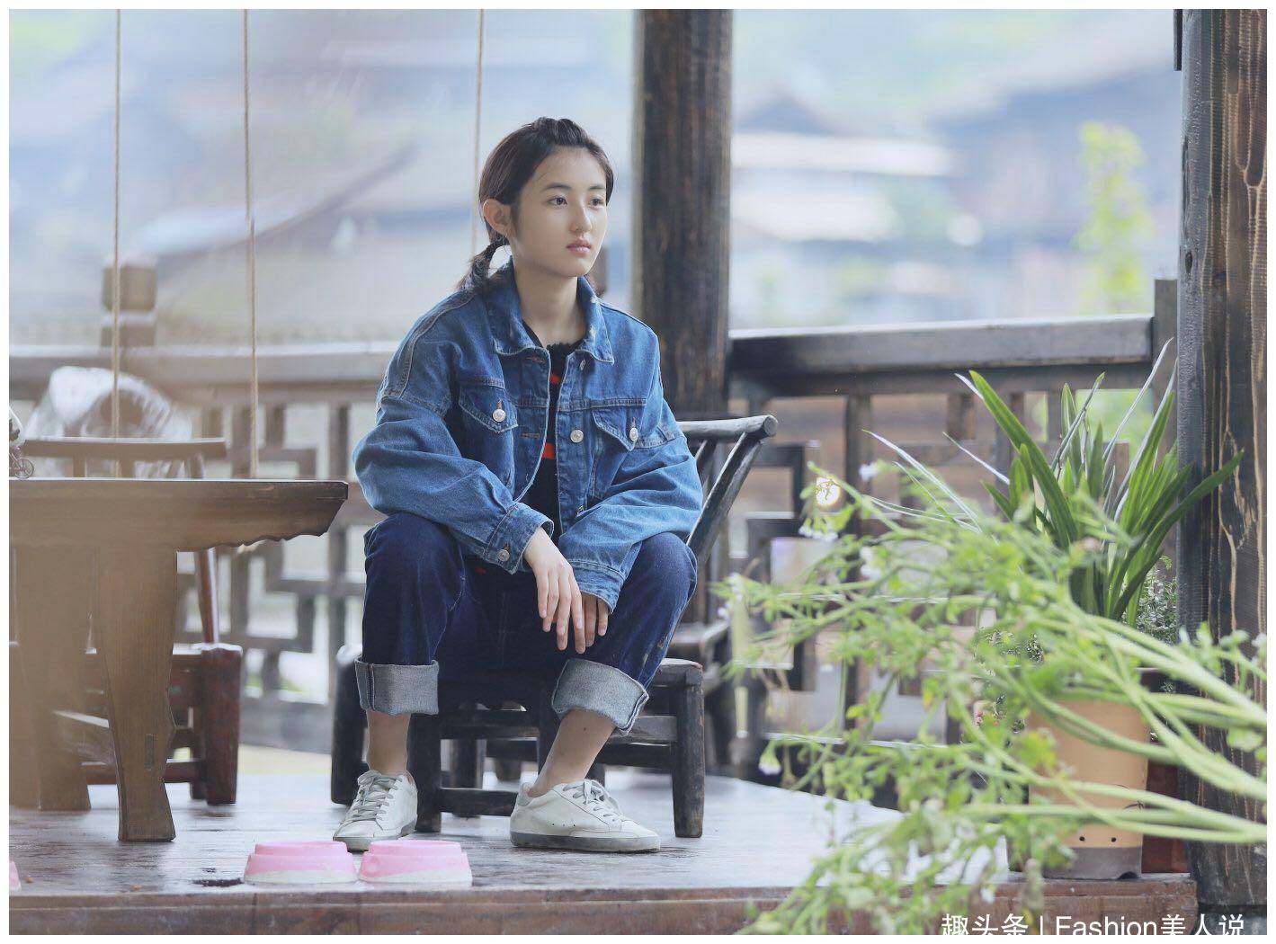 《向往的生活》张子枫换发型,披肩发扎双马尾,妥妥的青春美少女_年龄