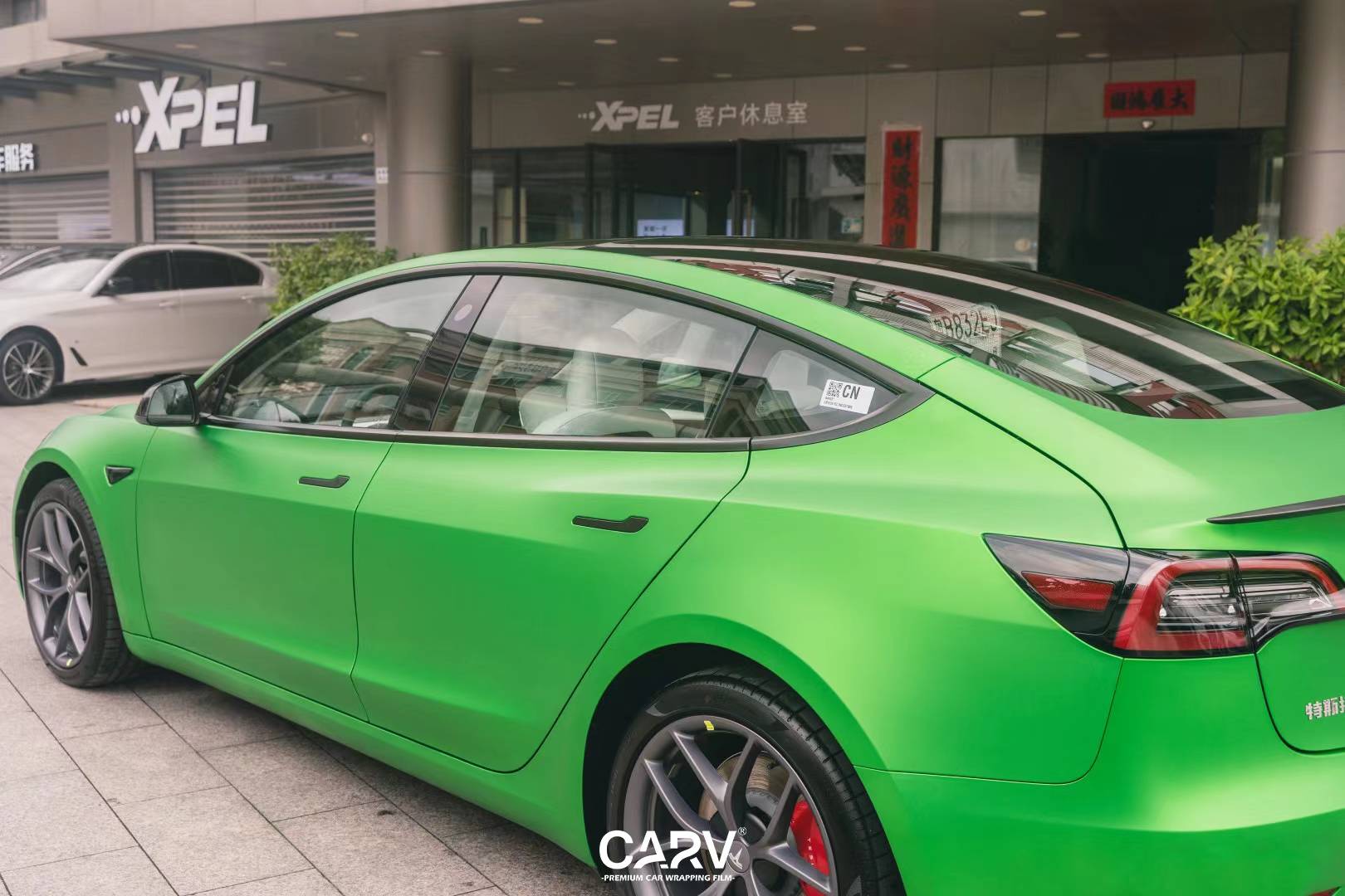 特斯拉model3卡孚改色膜白金消光液态金属绿