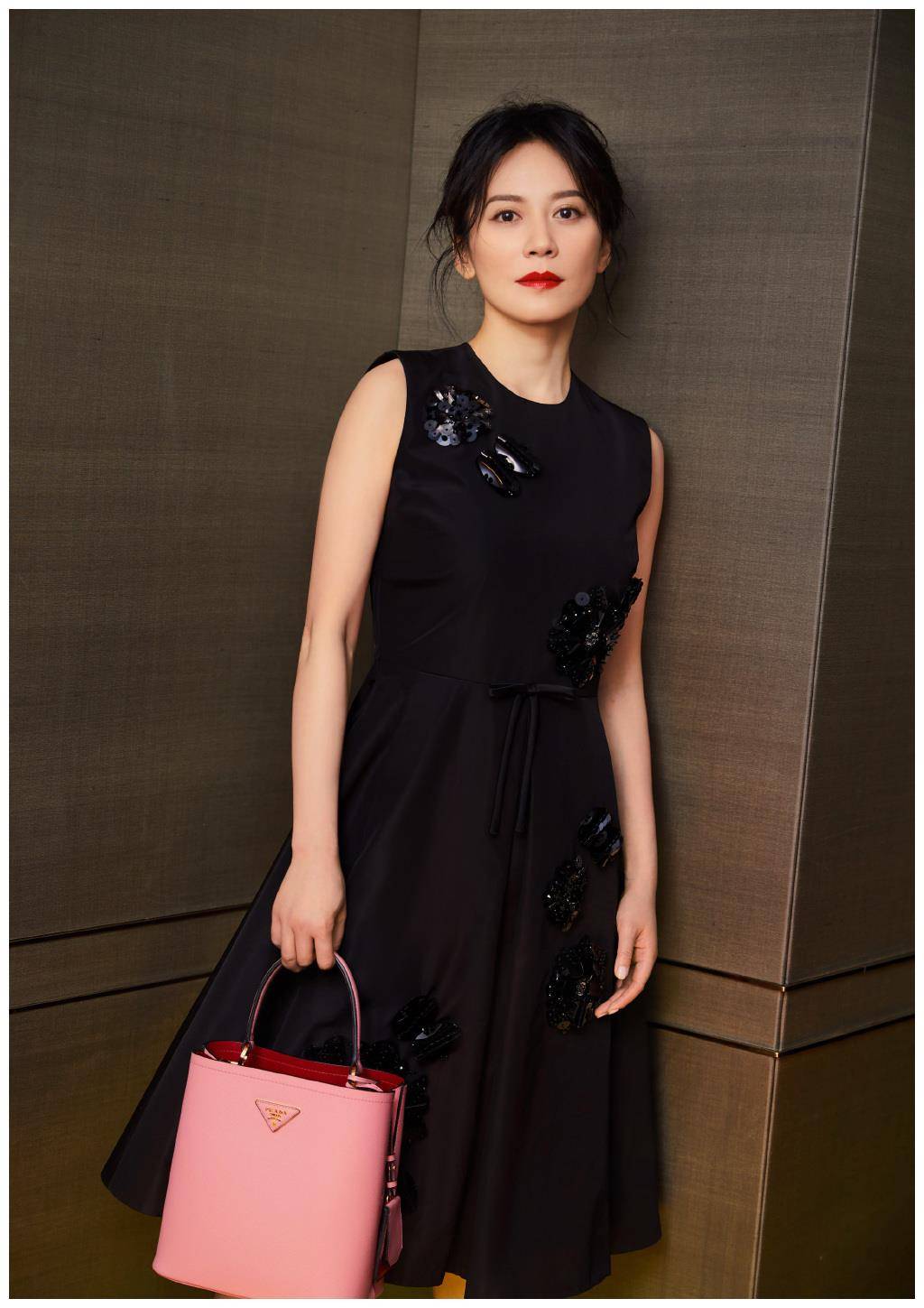 原创俞飞鸿为何成为40岁优雅女性代表了解这些穿搭技巧你也美