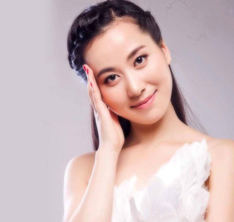 很多年过去了,张可依旧没在娱乐圈有什么太高的名气