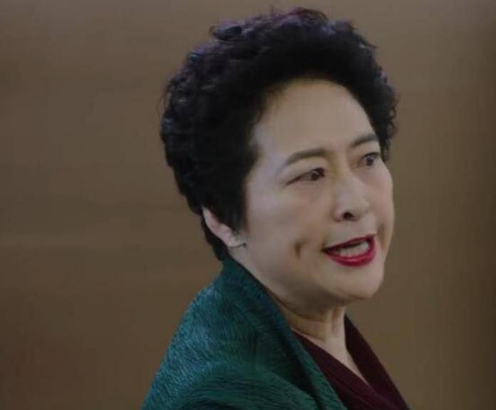 她是马伊琍母亲34岁出道60岁获奖走红现如今是国家一级演员