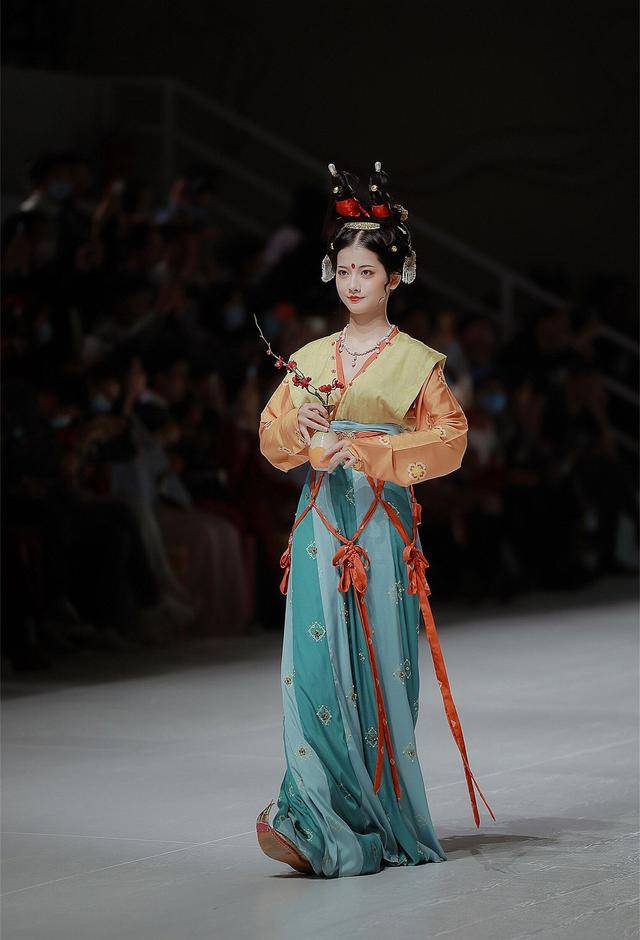 "华裳九州"汉服大赏,优雅惊艳,这才是汉服最美的样子!