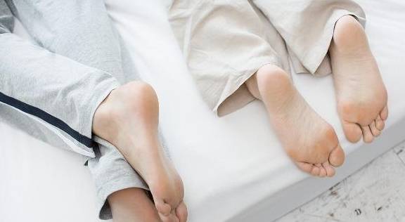 女人睡觉前坚持"两腿一分",3件好事可能不请自来,不妨了解下_减肥