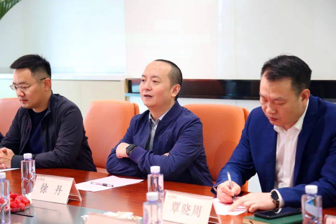 重庆市渝中区人力资源和社会保障局领导一行莅临开林集团参观指导工作