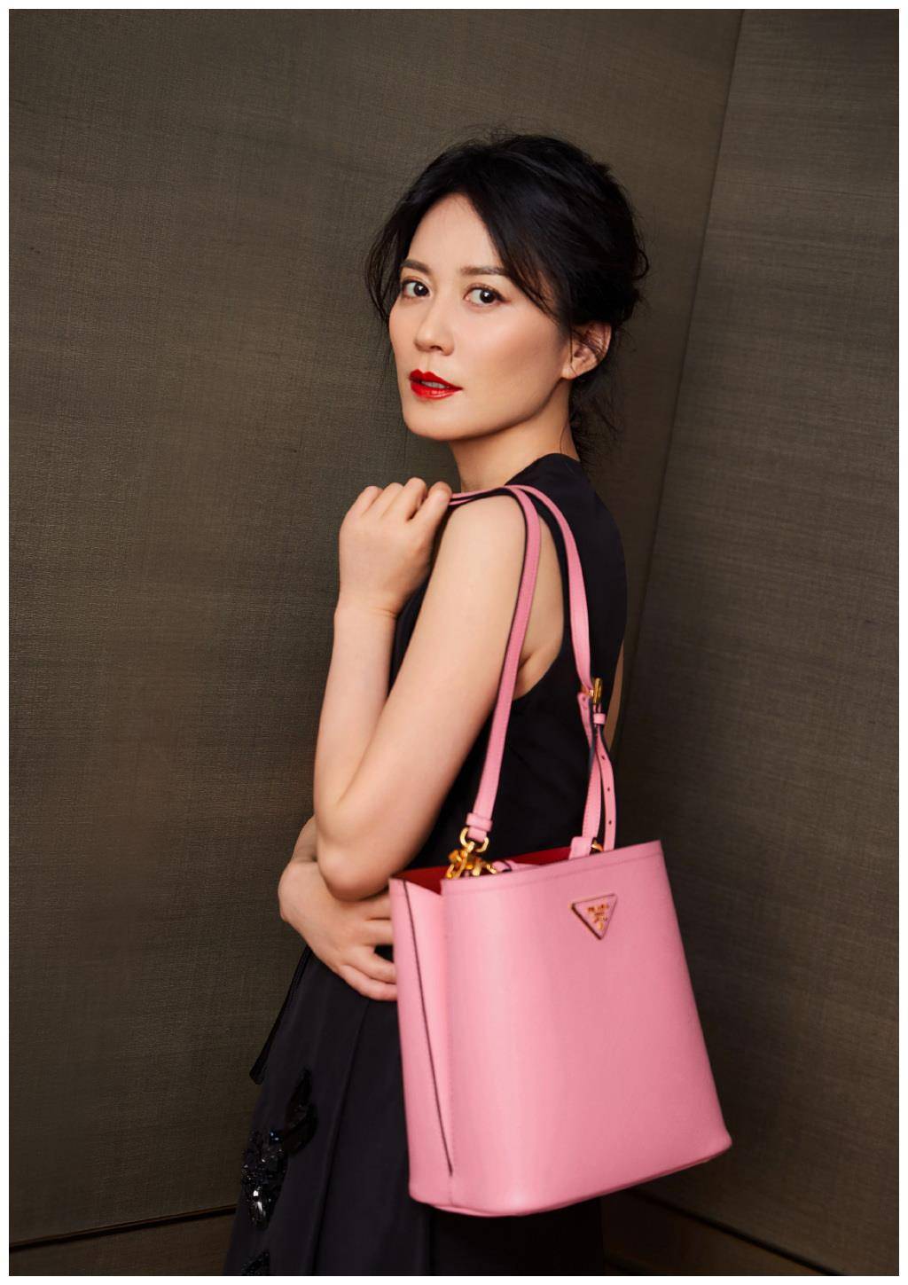 原创俞飞鸿为何成为40岁优雅女性代表了解这些穿搭技巧你也美