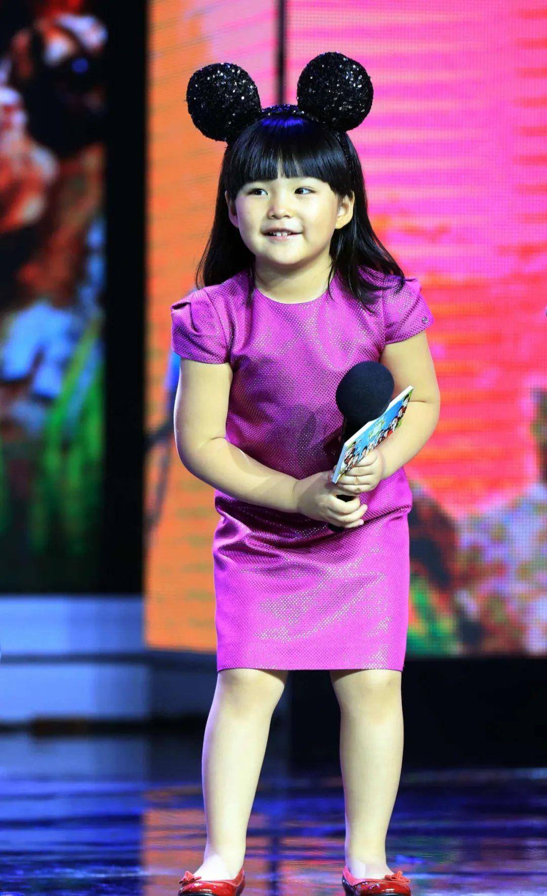 原创12岁王诗龄晒近照婴儿肥消失充满少女气似乎未受父母离婚影响