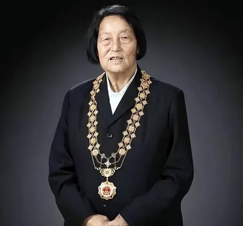 致敬时代最闪亮的星|电视剧《功勋》即将登陆广西卫视_华诞_盛世_骄傲