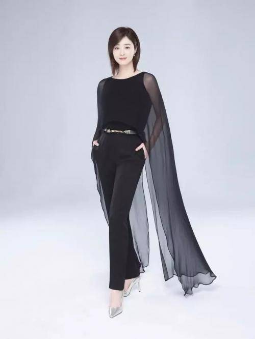 原创蒋欣终于穿对了一回大骨架挤出的丰盈美一般女性还真没有