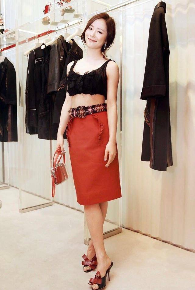 原创江一燕也太疯狂了内衣式吊带的穿出门为秀身材不是一般的拼