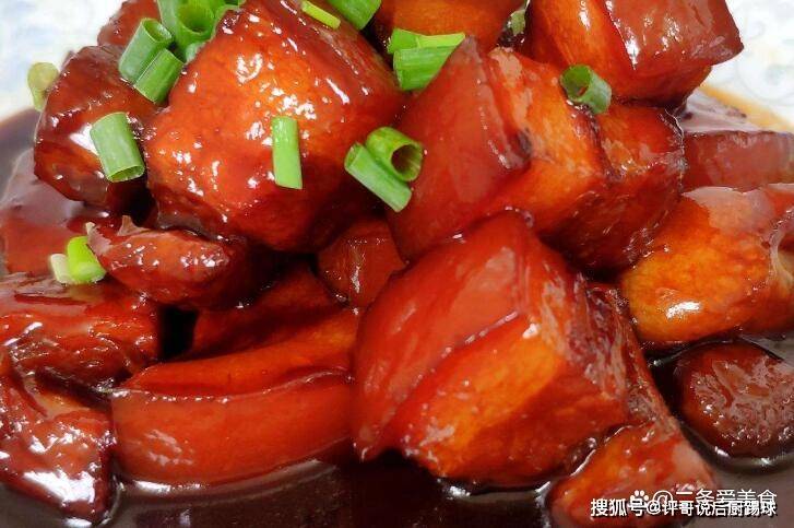 腊月二十六这一天一般情况下都是会吃肉的,同时,吃年肉要讲究吃红烧肉