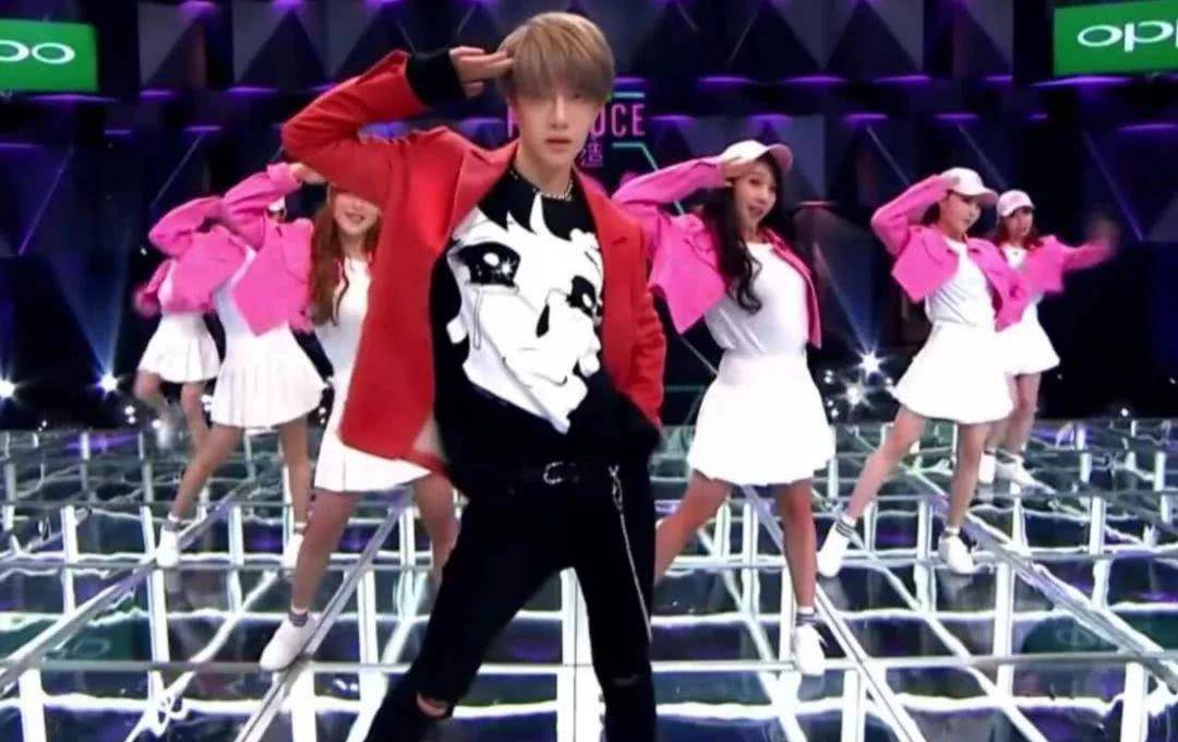 王一博14岁时为韩庚伴舞旧照曝光白净清瘦一点都没变样