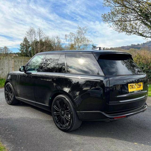 原创气质非常出色高端的定位全新路虎揽胜海外街拍