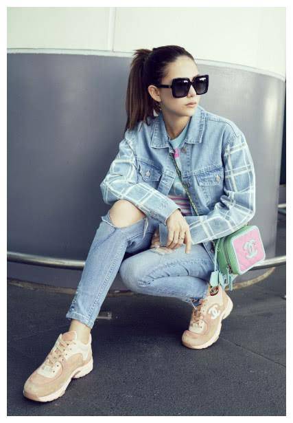 原创昆凌罕见晒美照简单服装都难挡高颜值周杰伦好眼力