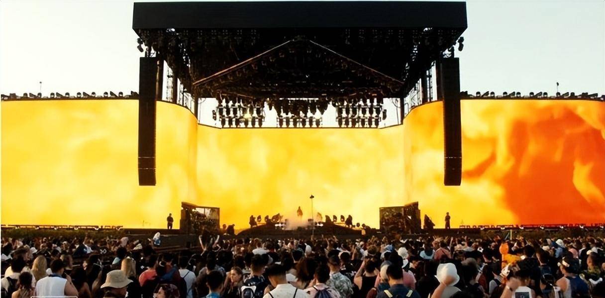 王嘉尔爆肌袭coachella音乐节2ne1惊喜合体