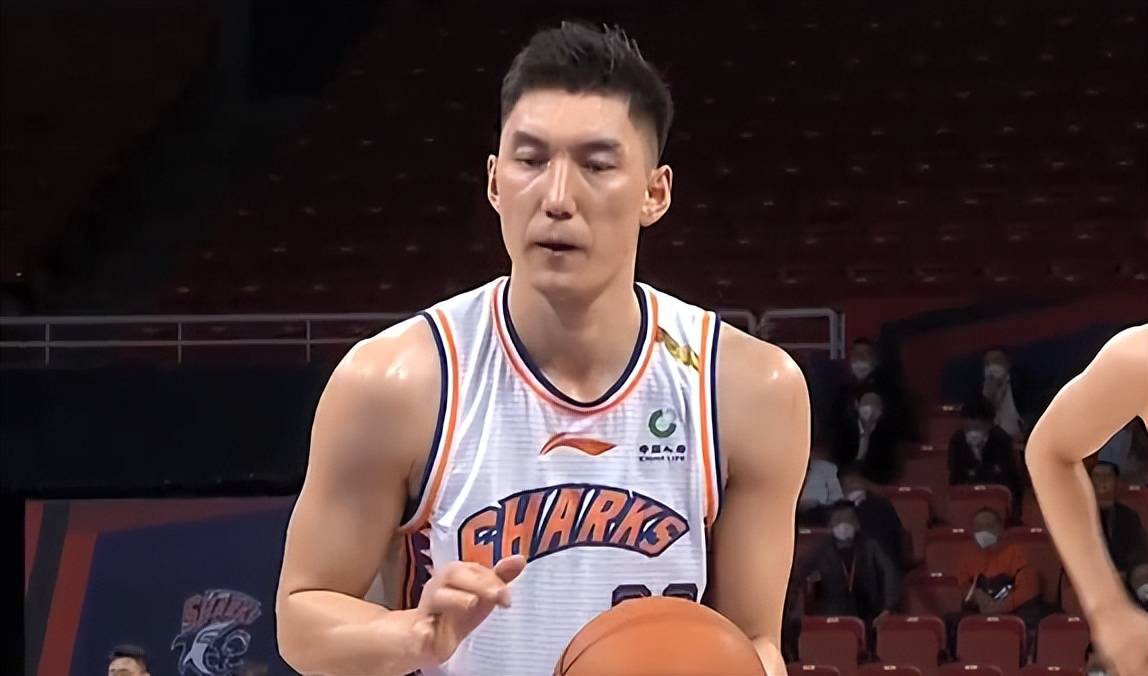 原创上海男篮止步四强王哲林不够强硬可兰白克扮演精神领袖