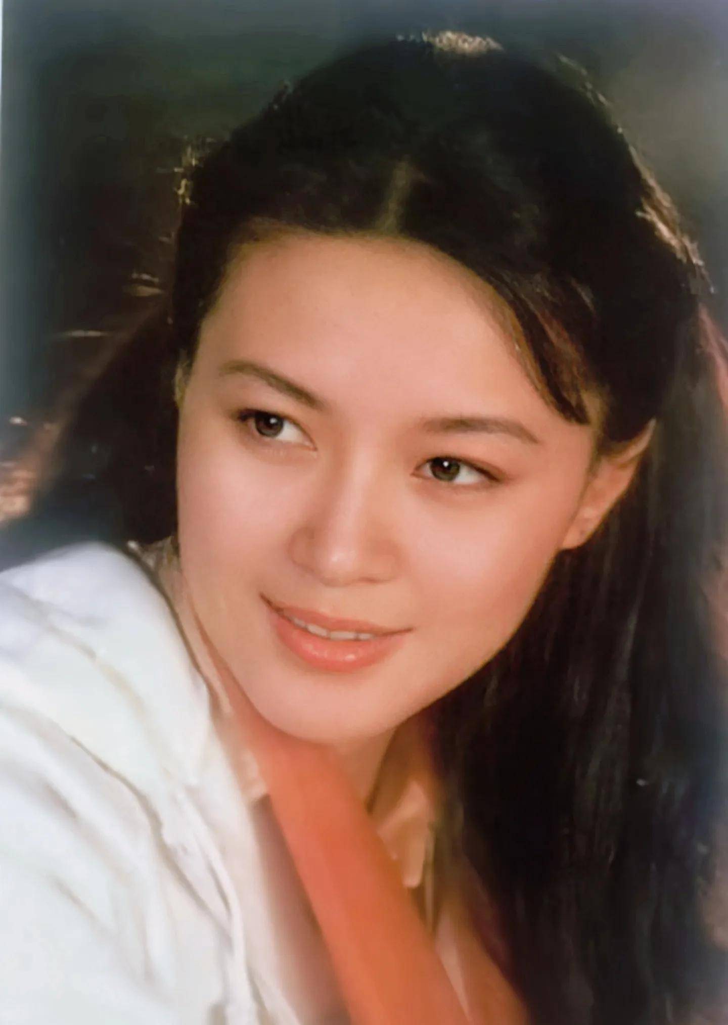 演员方舒,离婚后独自抚养两个女儿19年,和普通百姓没两样_陈国_屠洪刚