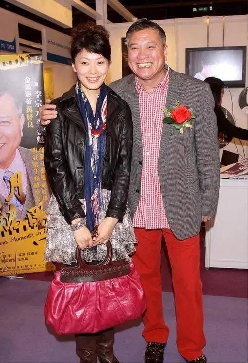 戏骨万梓良对前妻恬妞没有亏欠娶小17岁娇妻宠成宝