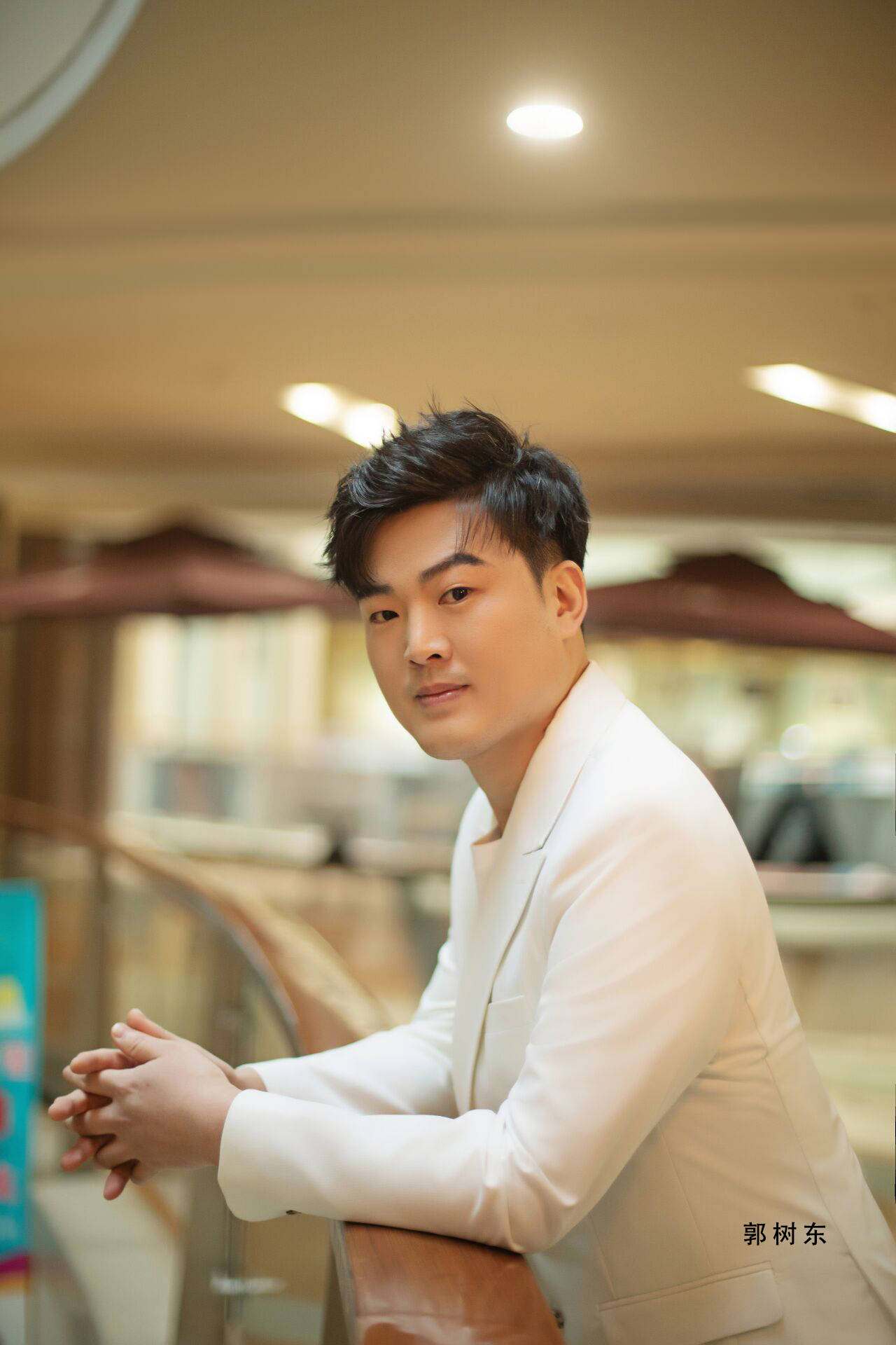 2022郭树东高调现身云南昆明演讲开宝马跑车出场格外拉风