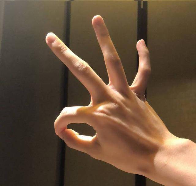 《琉璃》三界第一美人白帝的缺点了,原来他这里"丑"_手部_刘学义_时候