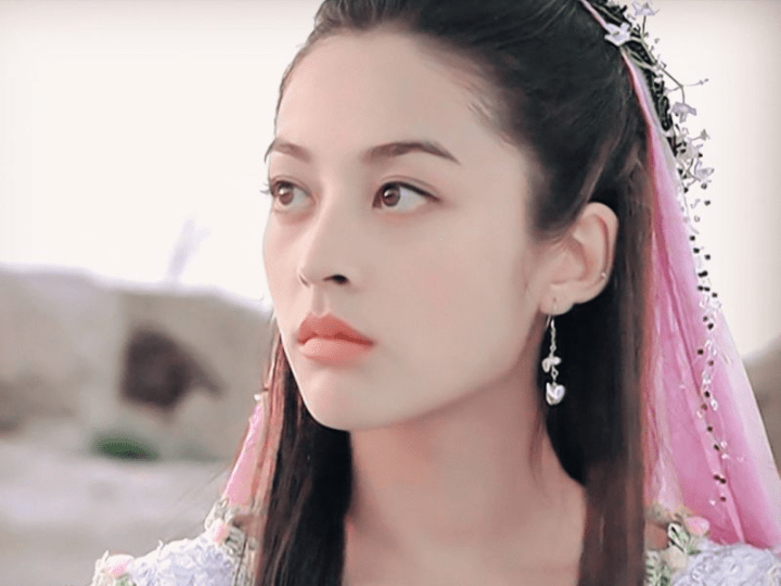 曾拍过偶像剧《恶男宅急电》,《极速传说》,以及周杰伦《搁浅》mv