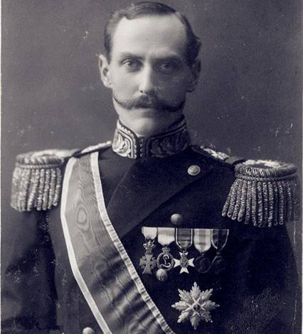 当时挪威的国王是哈康七世,1905年冬天,挪威独立之后,担任第一任国王.