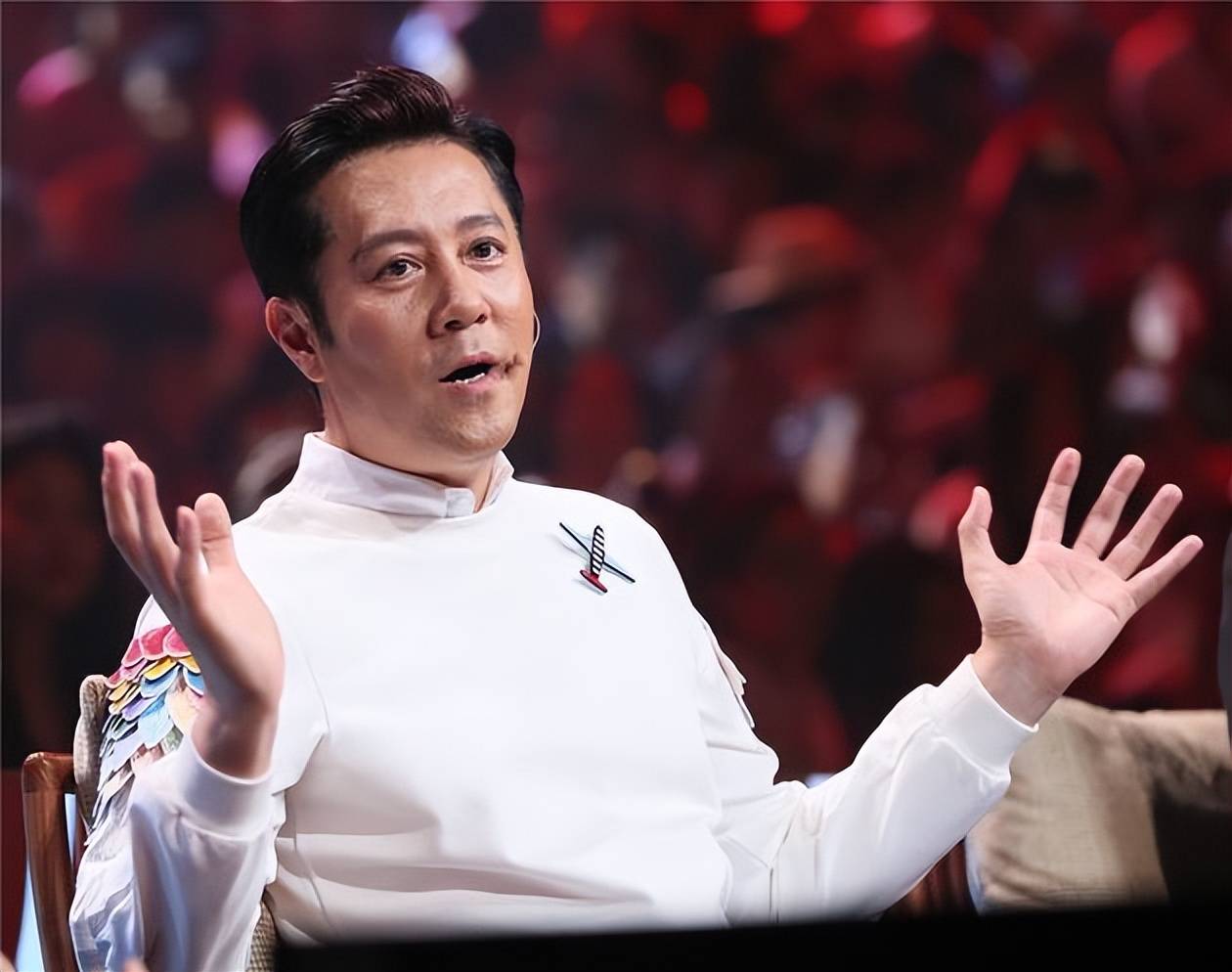 蔡国庆22次登上春晚,娶圈外妻子从未露面,如今儿子成他的骄傲