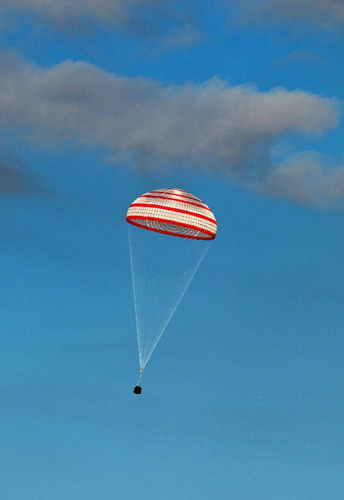 原创神舟十三号返回打开1个降落伞美国是3个我们技术不成熟吗