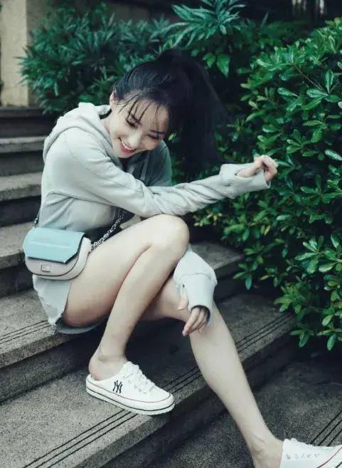 原创30岁诺澜近照曝光可爱风格变御姐身体发福胖出巅峰